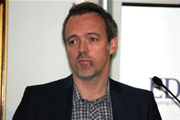 Werner Stengg, HoU "On-line services", moderates the morning's high-level plenary debate 